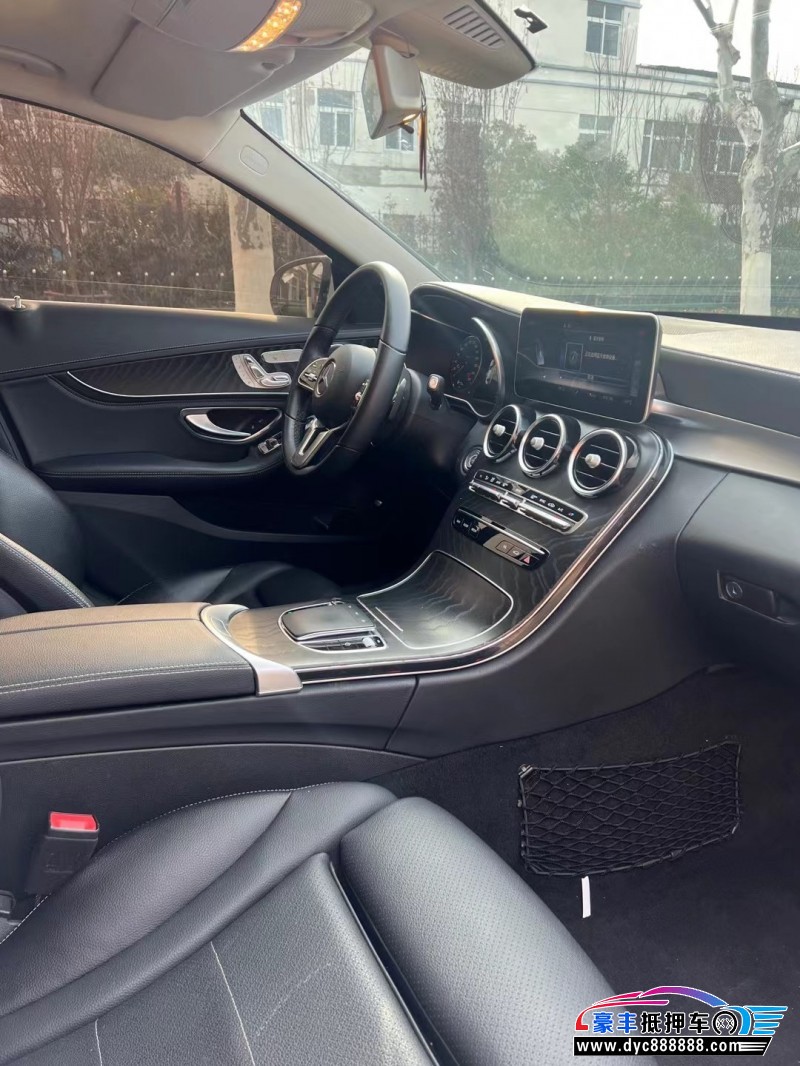 19年奔驰C轿车抵押车出售