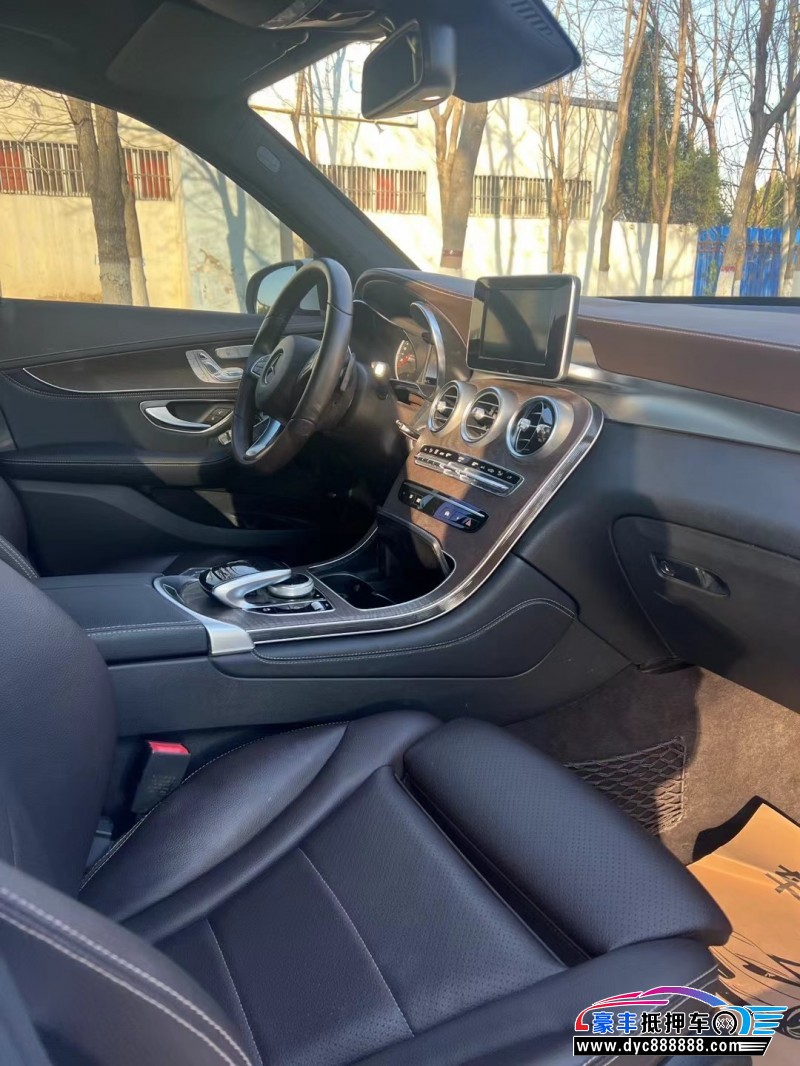 18年奔驰GLC轿车抵押车出售