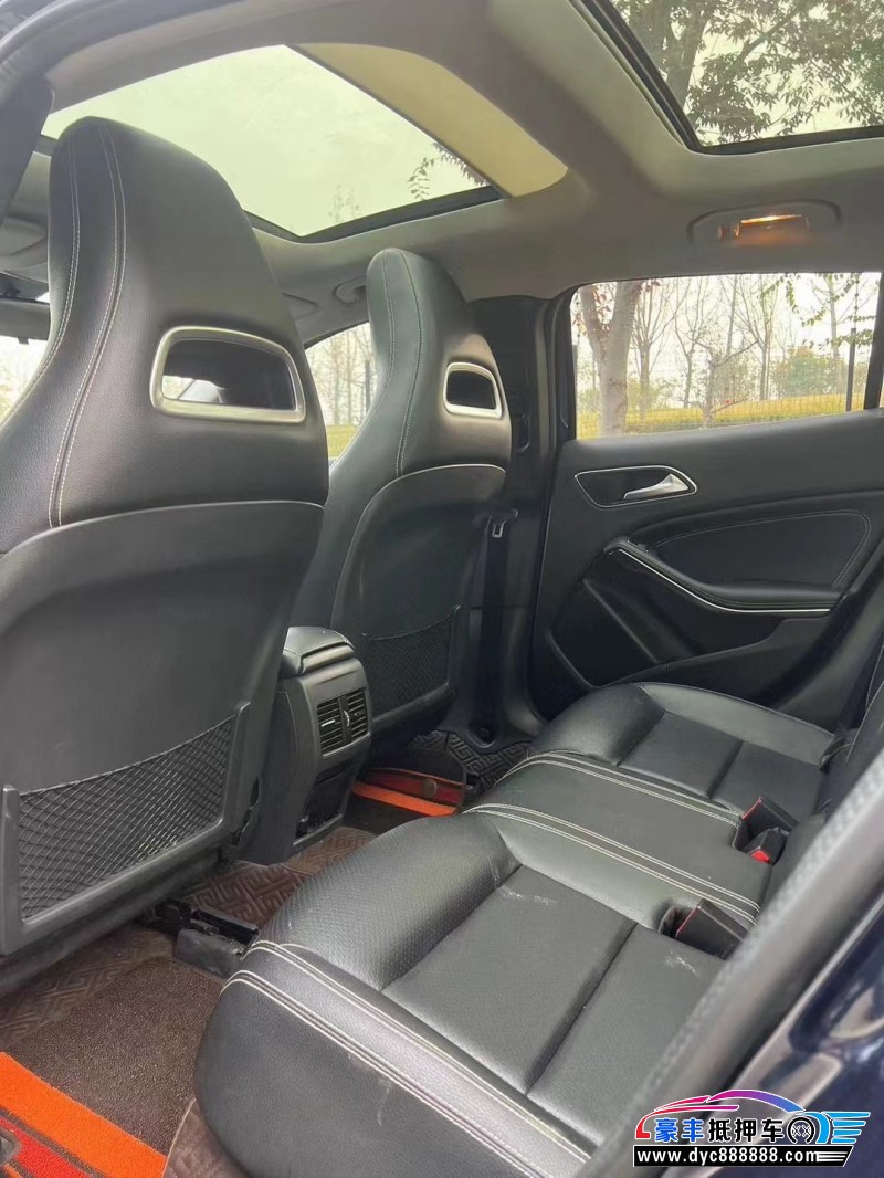 15年奔驰GLA轿车抵押车出售