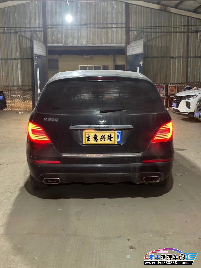 13年奔驰R轿车抵押车出售