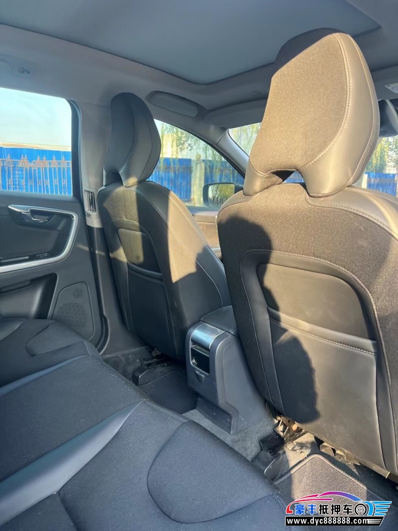 15年沃尔沃XC60轿车抵押车出售