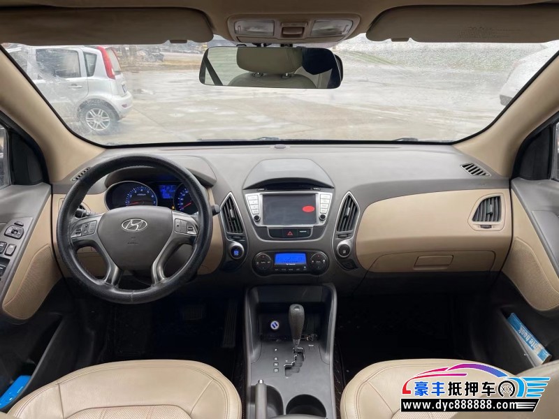 11年现代ix35轿车抵押车出售