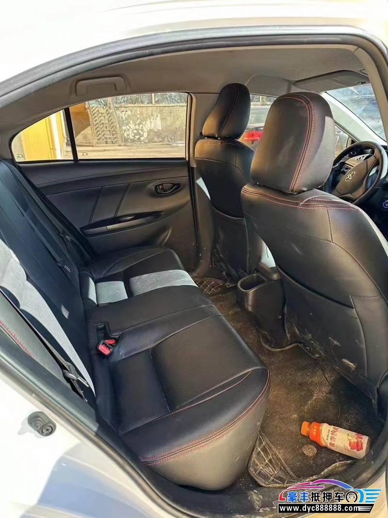 20年丰田致享轿车抵押车出售