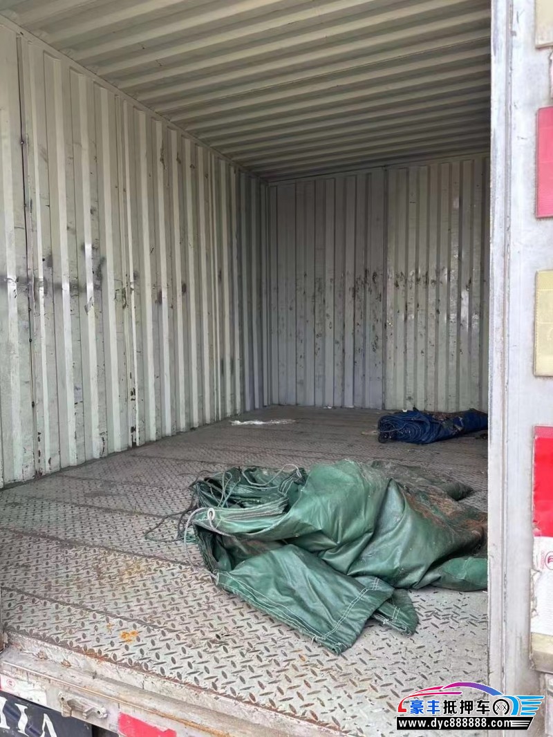 22年重汽豪沃轿车抵押车出售