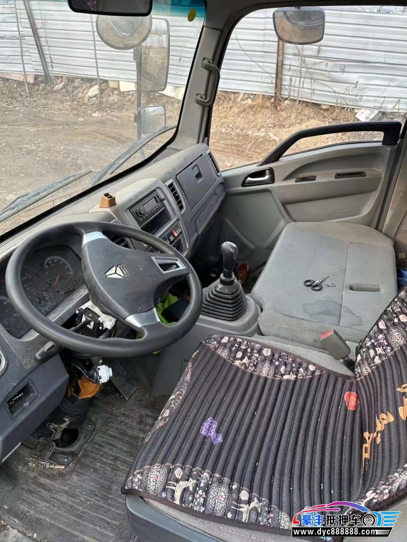 22年重汽豪沃轿车抵押车出售