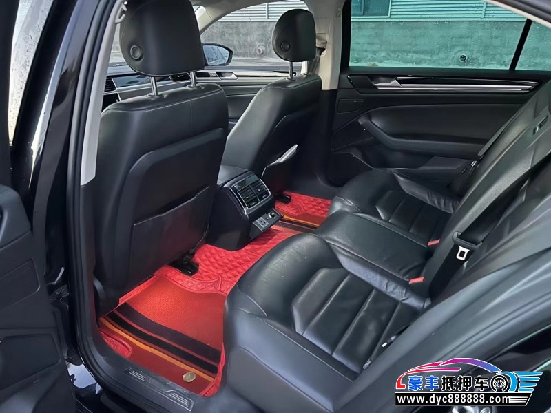 18年大众辉昂轿车抵押车出售