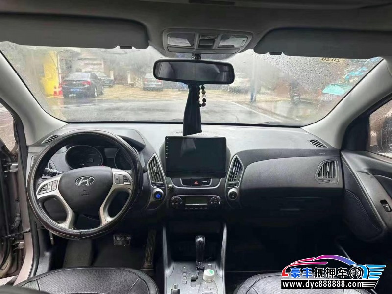 13年现代ix35轿车抵押车出售