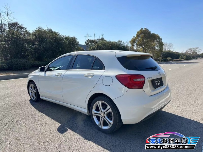 15年奔驰A轿车抵押车出售