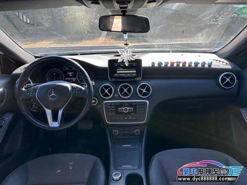 15年奔驰A轿车抵押车出售