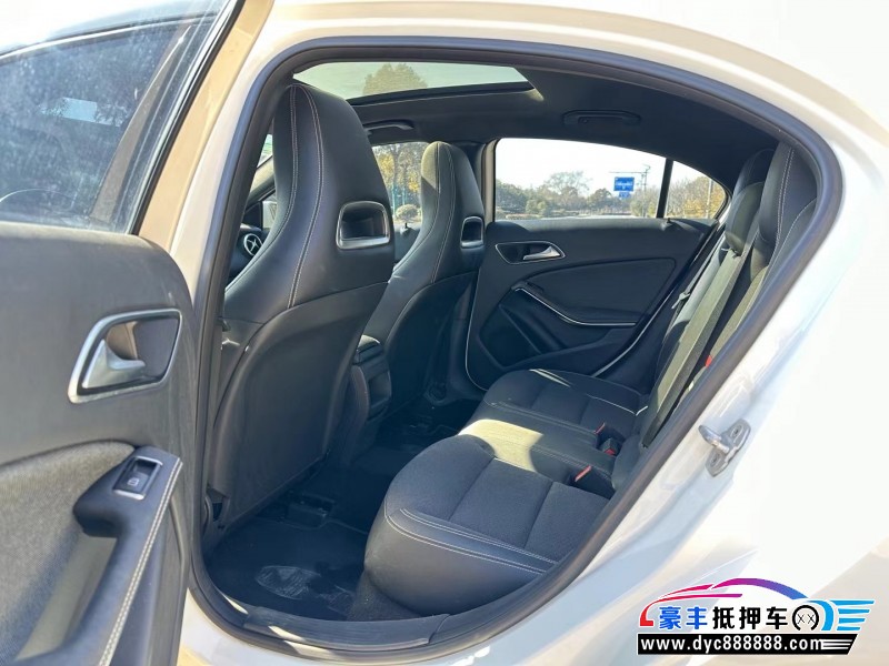 15年奔驰A轿车抵押车出售