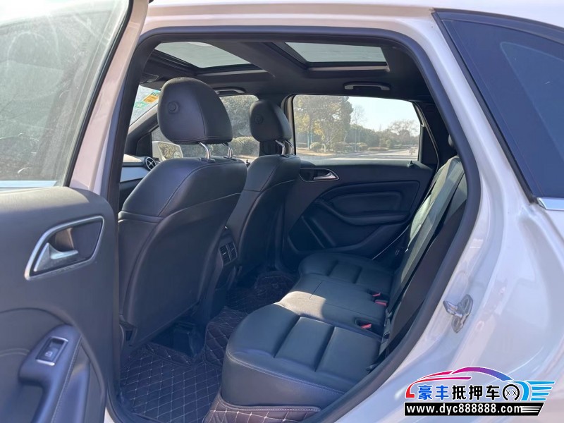 17年奔驰B轿车抵押车出售