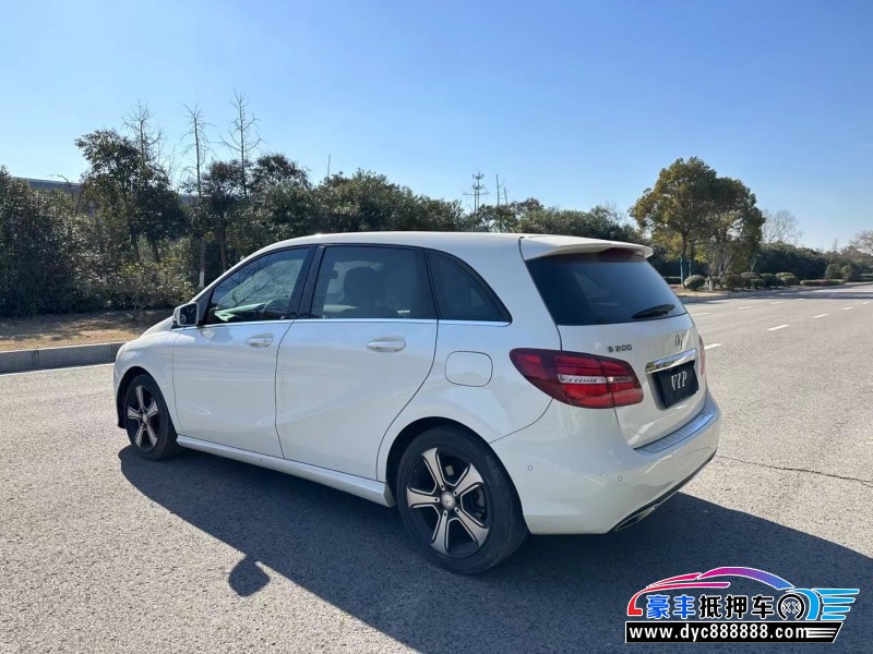 17年奔驰B轿车抵押车出售