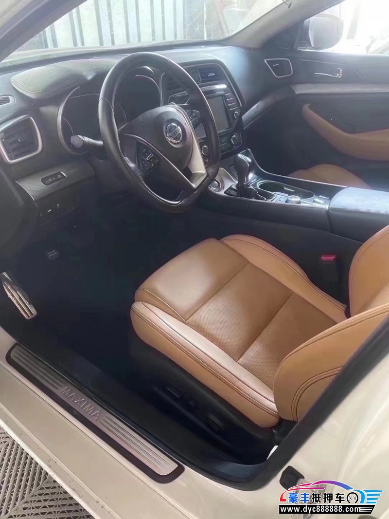 19年日产西玛轿车抵押车出售