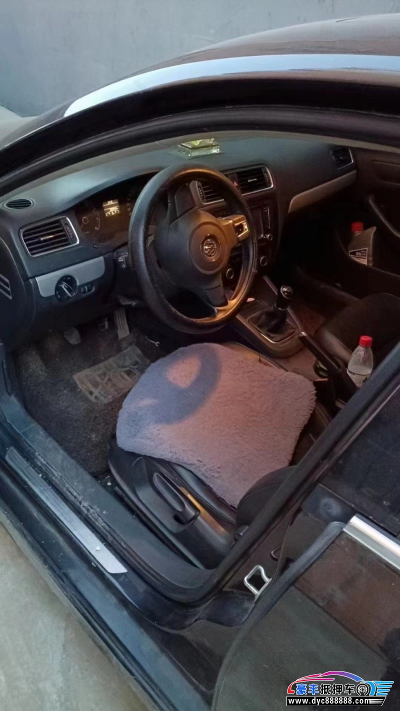 15年大众速腾轿车抵押车出售