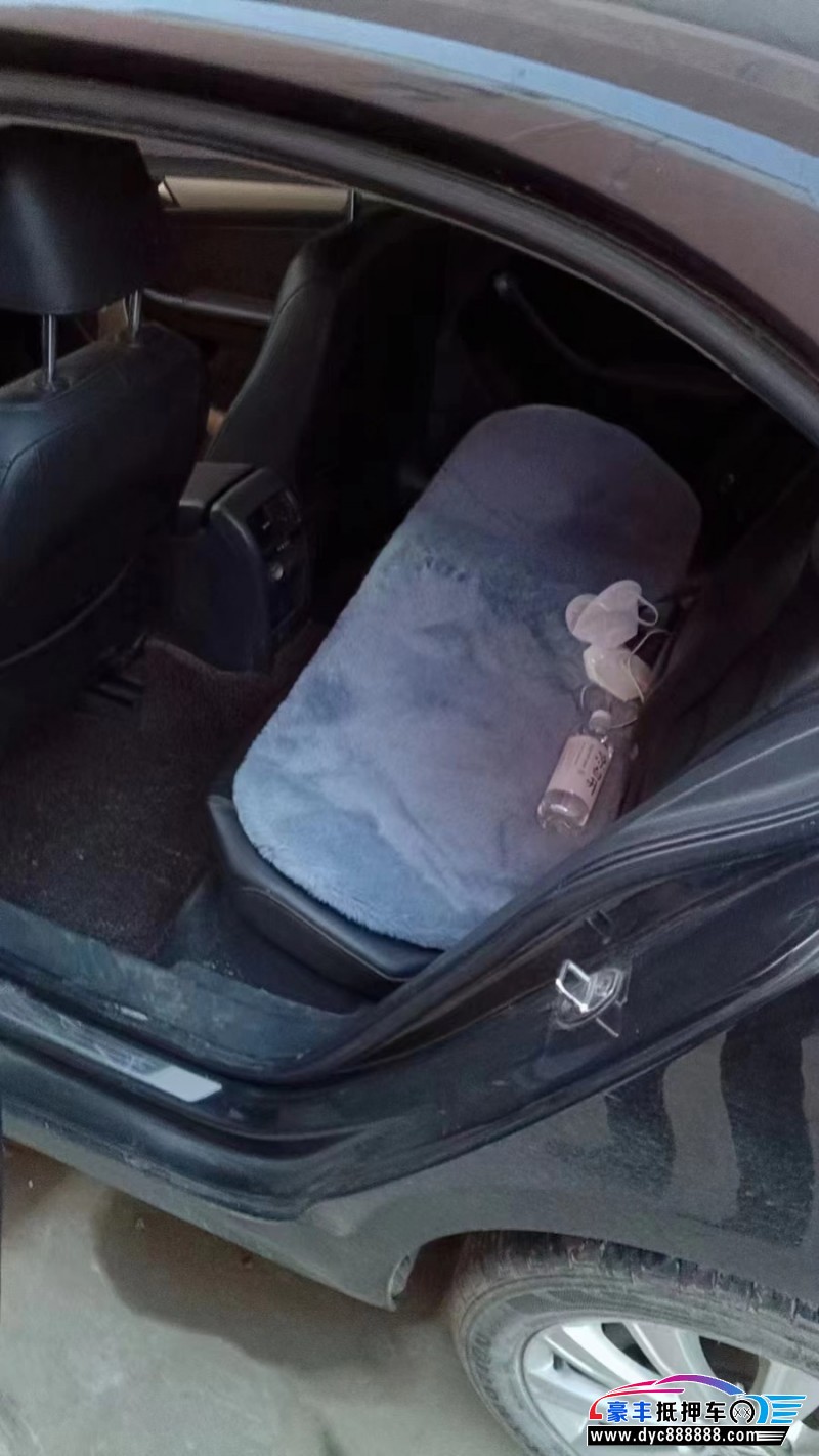 15年大众速腾轿车抵押车出售