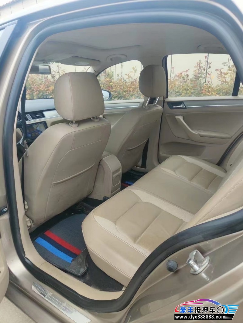 14年大众宝来轿车抵押车出售