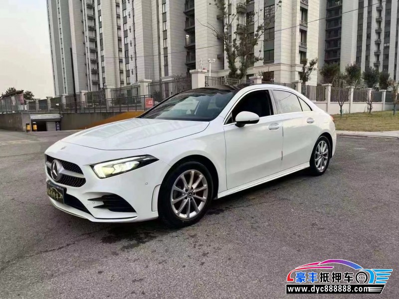 21年奔驰A轿车抵押车出售