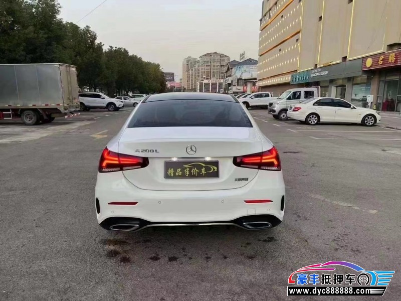 21年奔驰A轿车抵押车出售