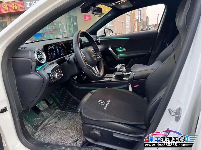 21年奔驰A轿车抵押车出售