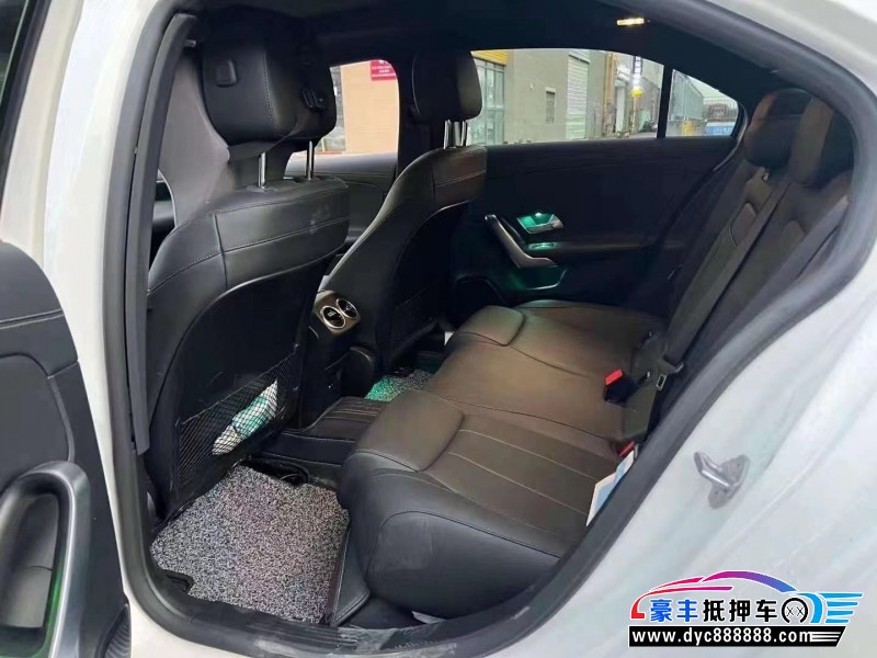21年奔驰A轿车抵押车出售