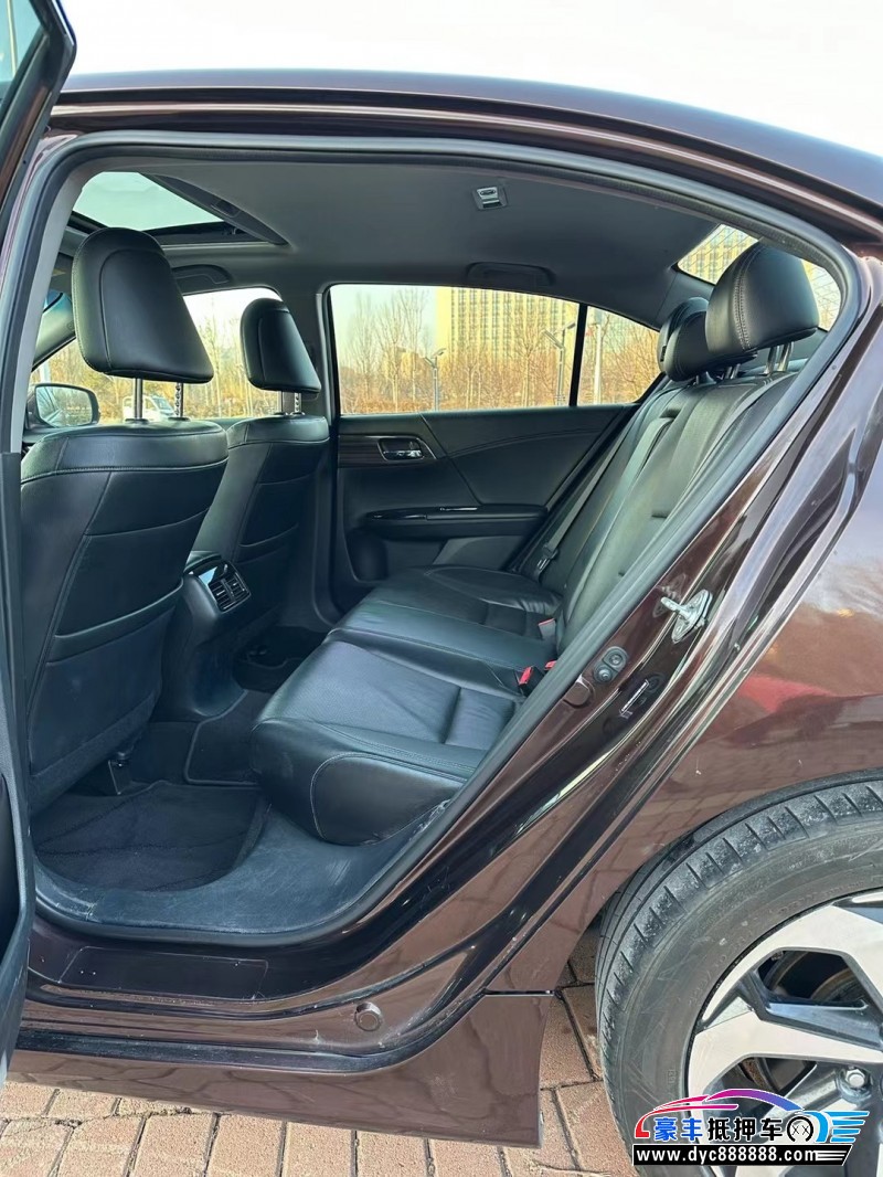 16年本田雅阁轿车抵押车出售