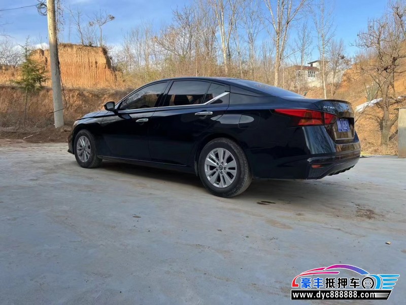 20年日产天籁轿车抵押车出售