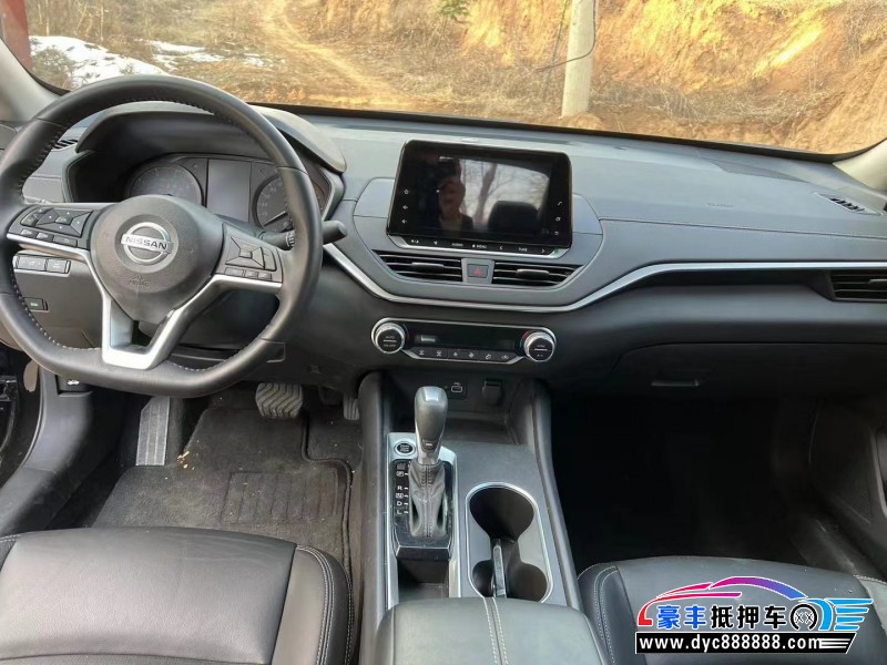 20年日产天籁轿车抵押车出售