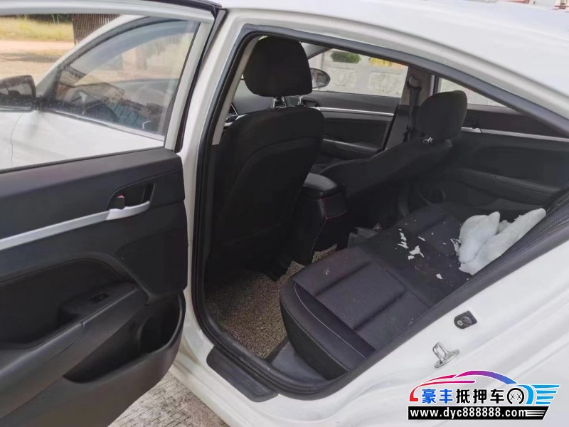 16年现代领动轿车抵押车出售