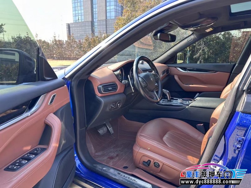 20年玛莎拉蒂莱万特轿车抵押车出售