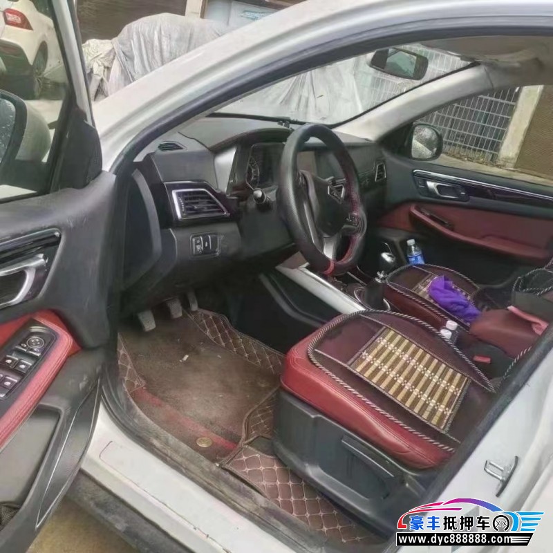 19年众泰大迈X5轿车抵押车出售