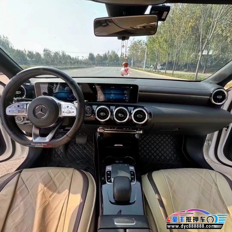 19年奔驰A轿车抵押车出售