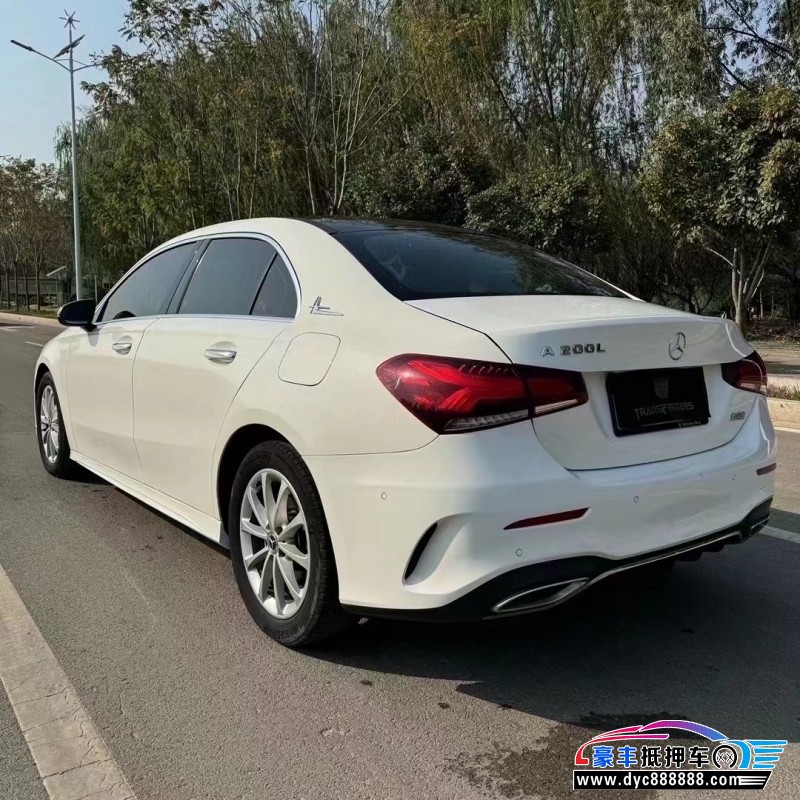 19年奔驰A轿车抵押车出售