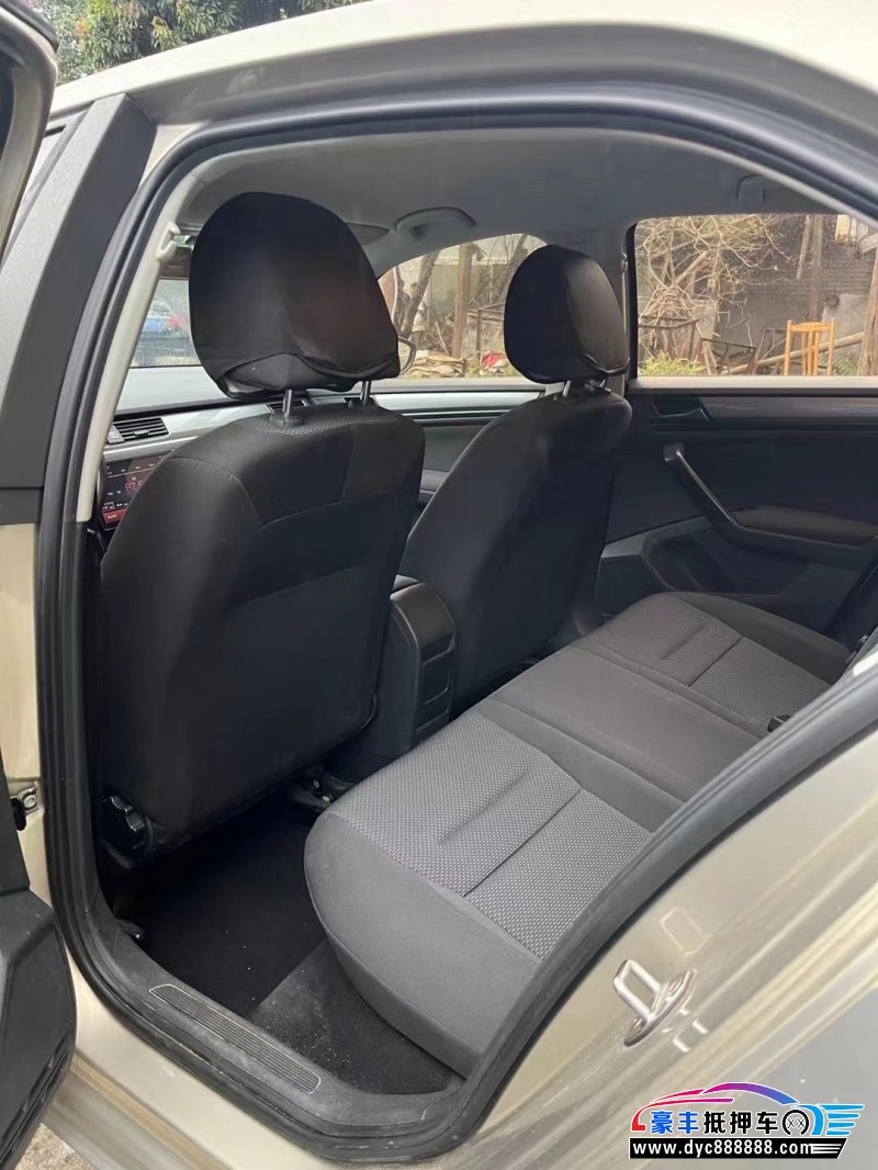 17年大众宝来轿车抵押车出售