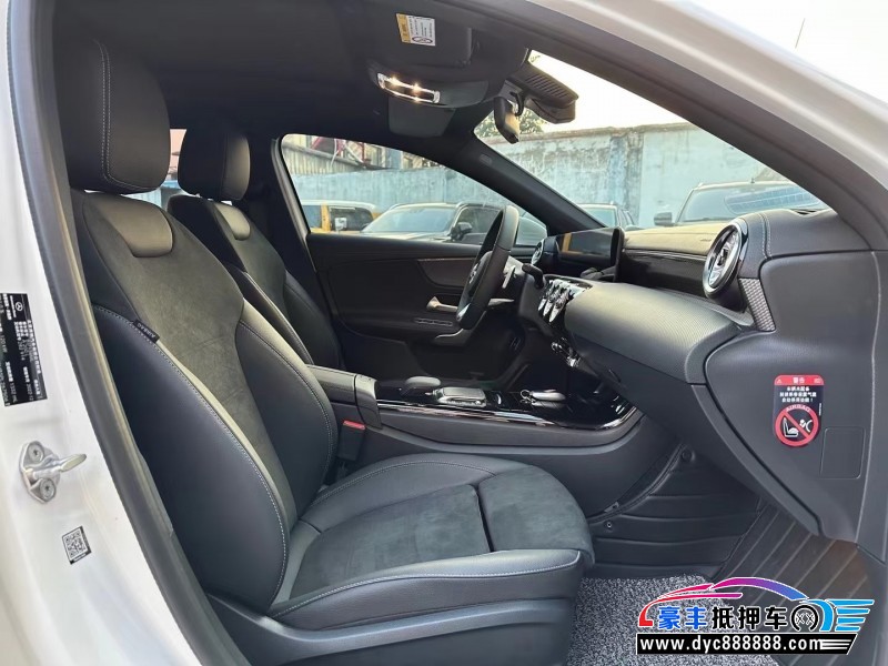 23年奔驰A轿车抵押车出售