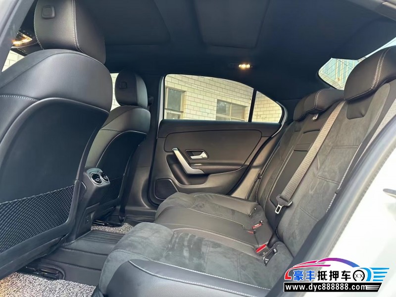 23年奔驰A轿车抵押车出售