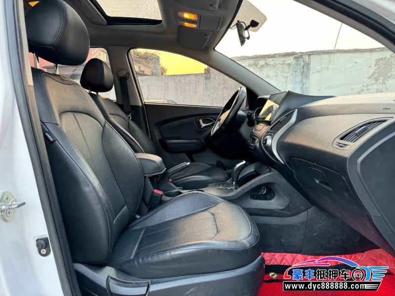 16年现代ix35轿车抵押车出售