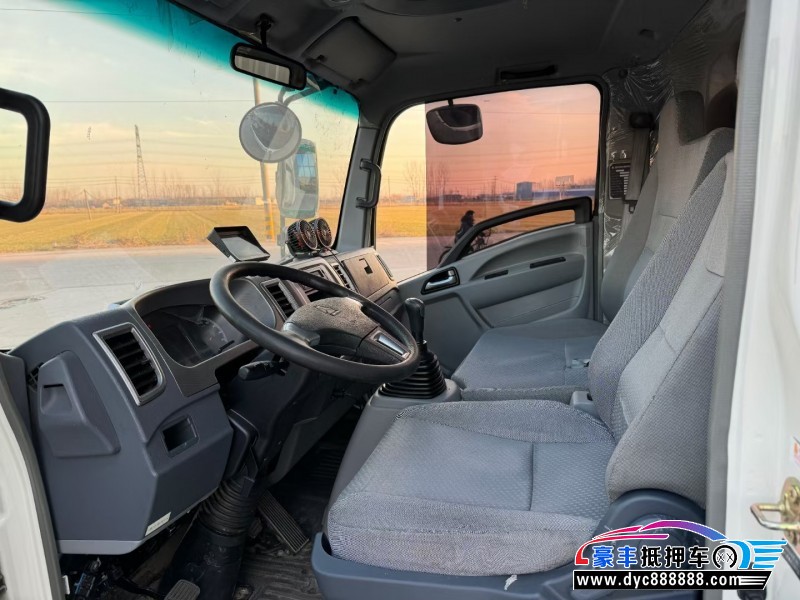 22年重汽豪沃轿车抵押车出售