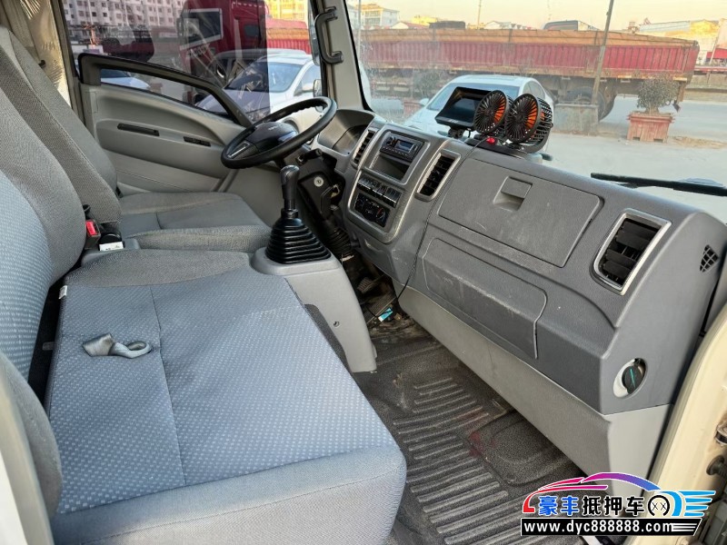 22年重汽豪沃轿车抵押车出售