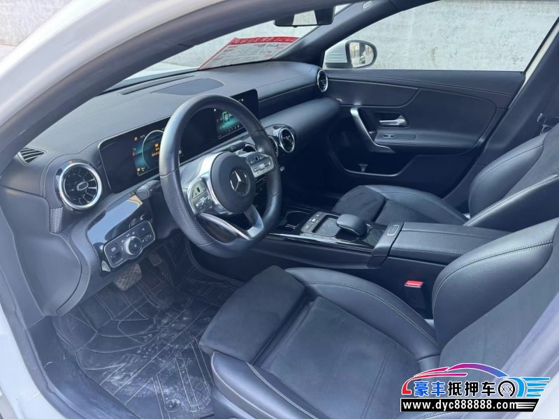 19年奔驰A轿车抵押车出售