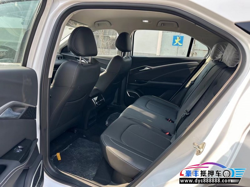 23年哪吒U轿车抵押车出售