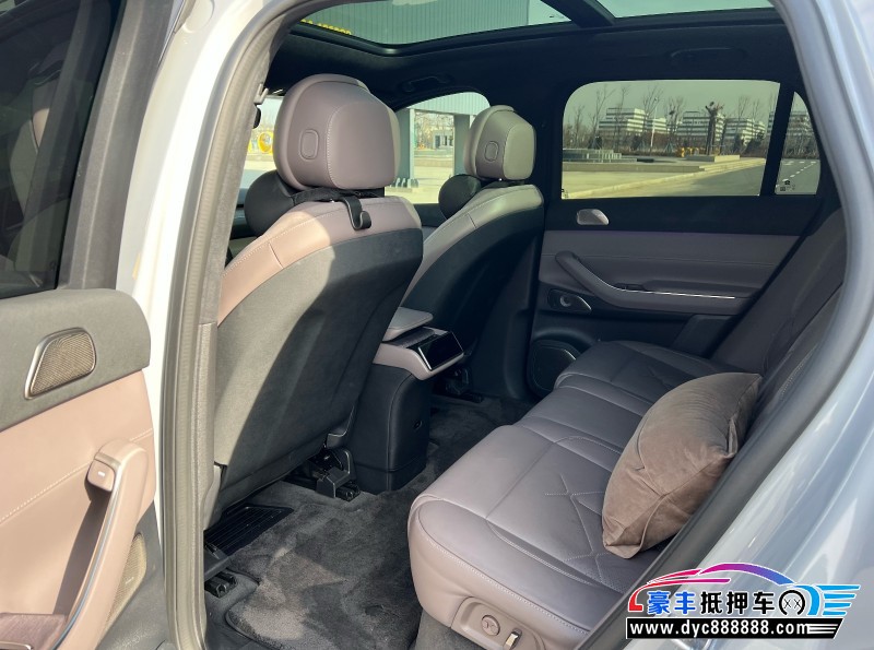 22年蔚来ES8SUV抵押车出售