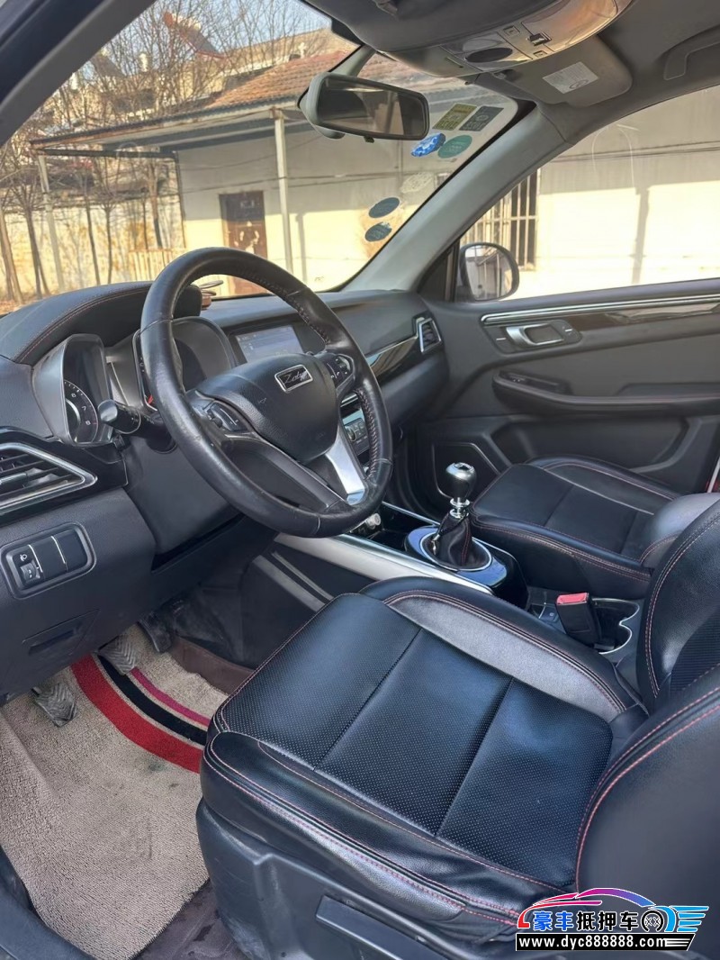 16年众泰大迈X5轿车抵押车出售