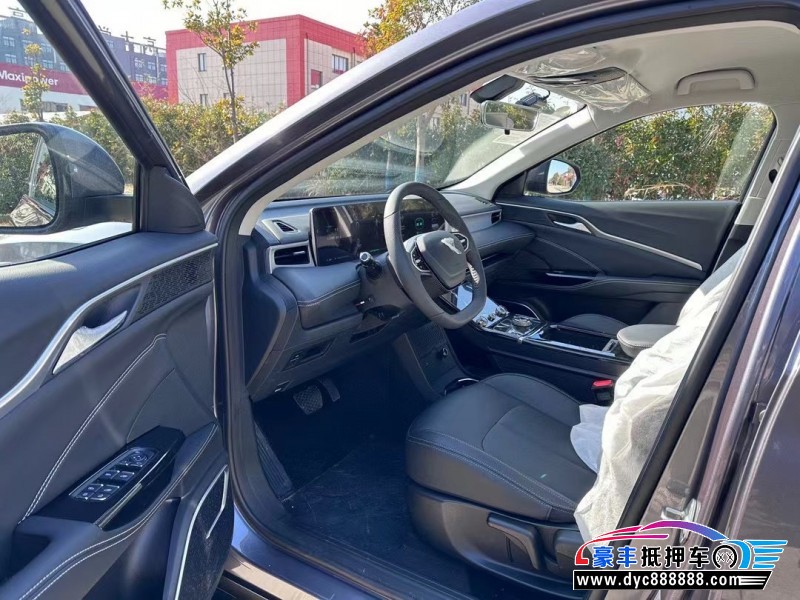 23年哪吒U轿车抵押车出售