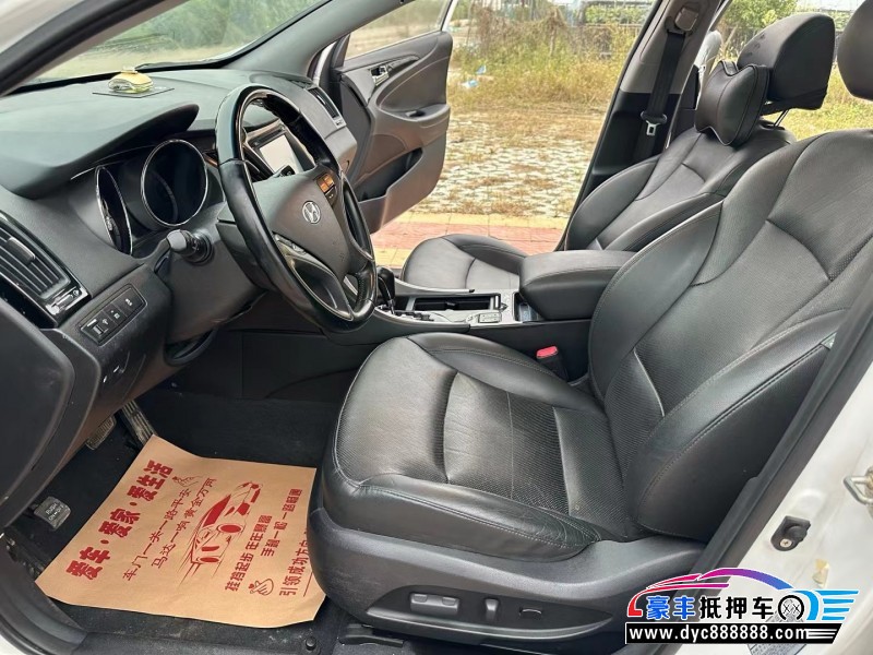 14年现代索纳塔轿车抵押车出售