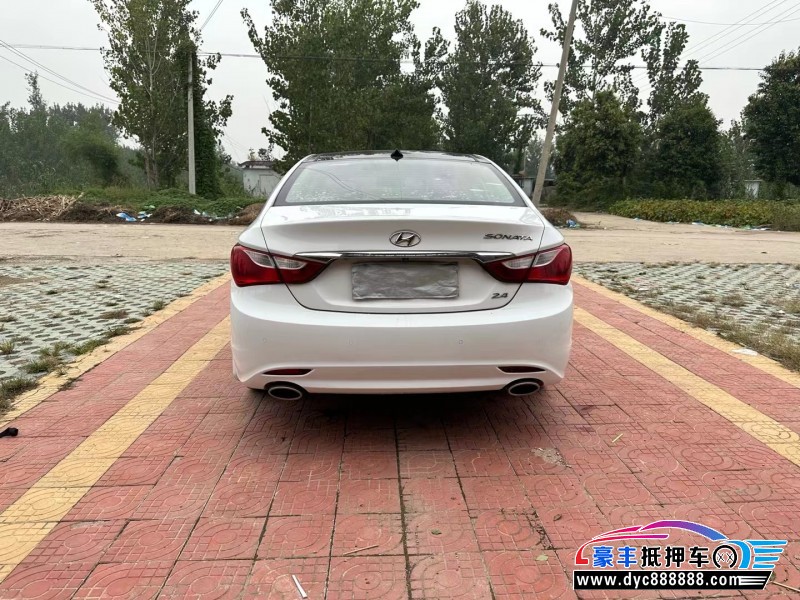 14年现代索纳塔轿车抵押车出售