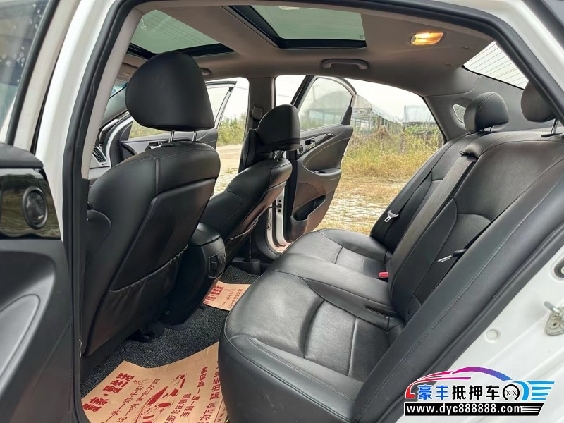 14年现代索纳塔轿车抵押车出售