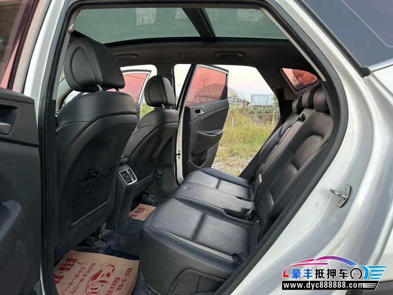 16年现代途胜轿车抵押车出售