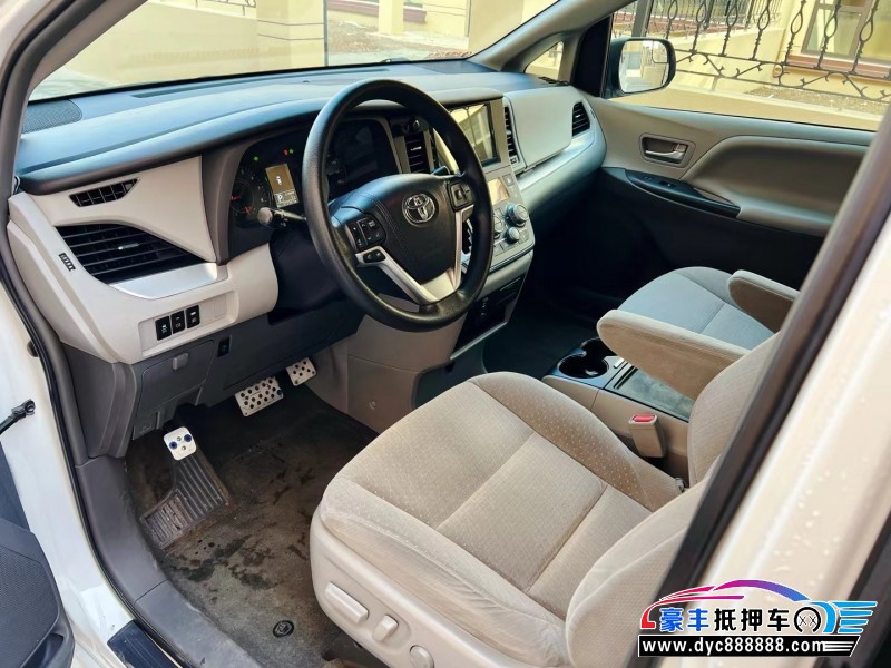 15年丰田塞纳轿车抵押车出售