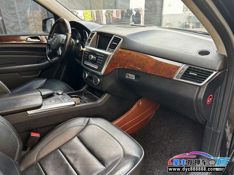 13年奔驰ML轿车抵押车出售