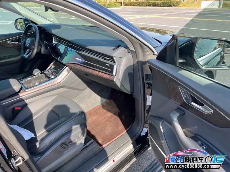 23年奥迪Q8轿车抵押车出售